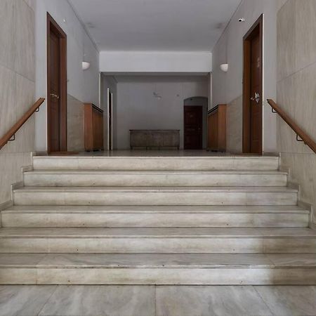 Appartement Little Gem: Modern Urban Retreat à Athènes Extérieur photo