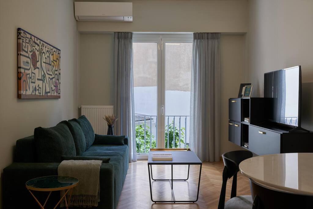 Appartement Little Gem: Modern Urban Retreat à Athènes Extérieur photo