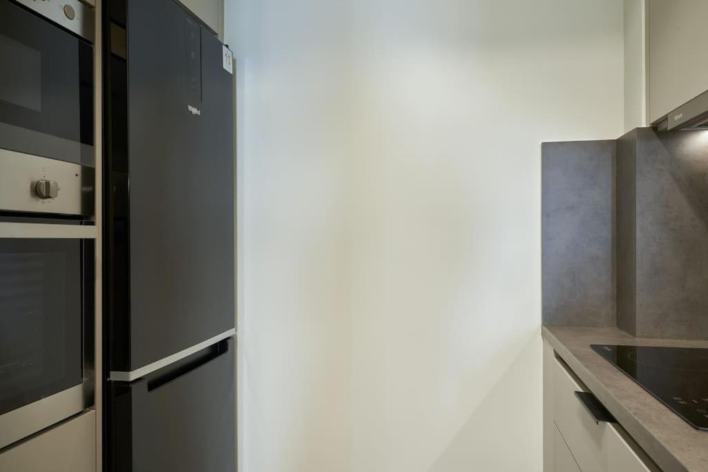 Appartement Little Gem: Modern Urban Retreat à Athènes Extérieur photo