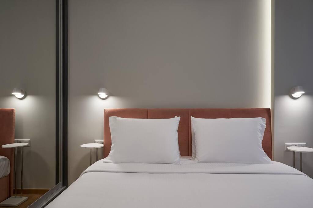 Appartement Little Gem: Modern Urban Retreat à Athènes Extérieur photo