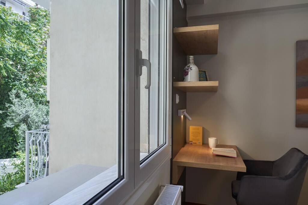 Appartement Little Gem: Modern Urban Retreat à Athènes Extérieur photo